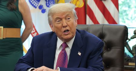 Kiedy Trump wyśle pismo do UE ws. ceł? Podał datę. "Traktują nas teraz bardzo miło"