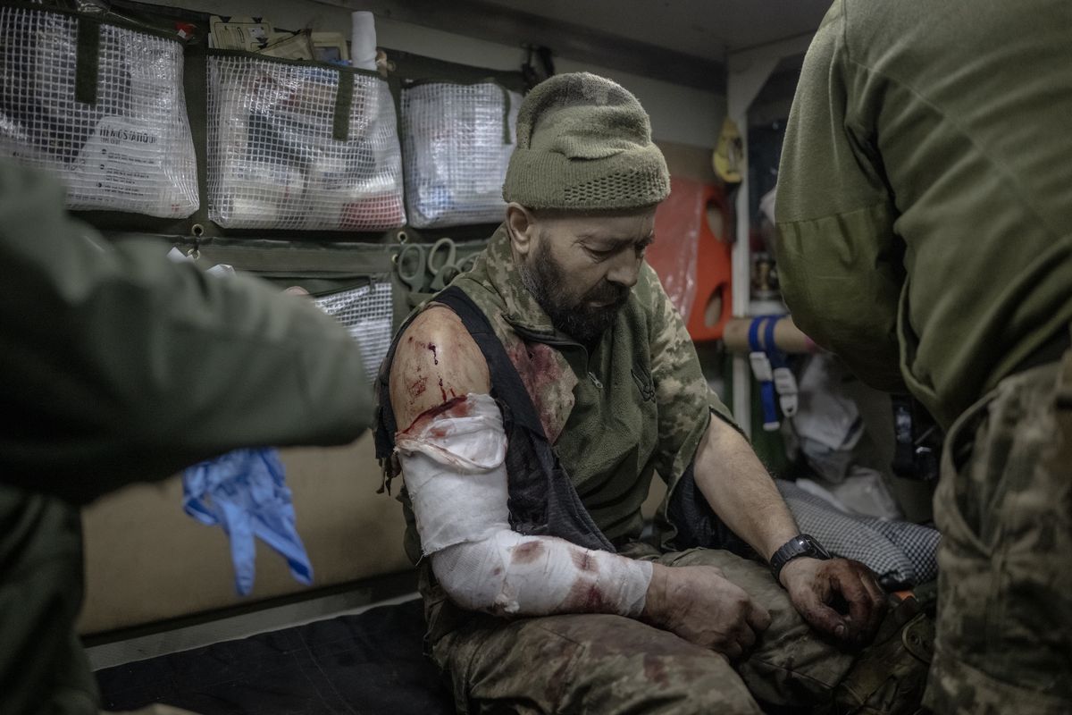 Ukraiński żołnierz ranny w walkach