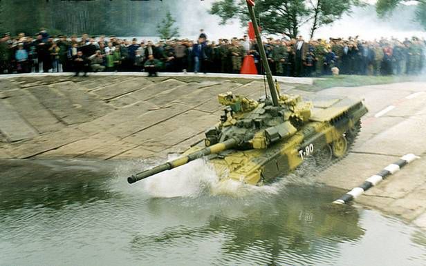 Rosyjski czołg T-90 podczas pokazu (Fot. Wikimedia Commons/Lic. CC BY-SA 2.5)