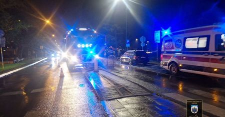 Auto wjechało w pieszych na przejściu przy Krupówkach
