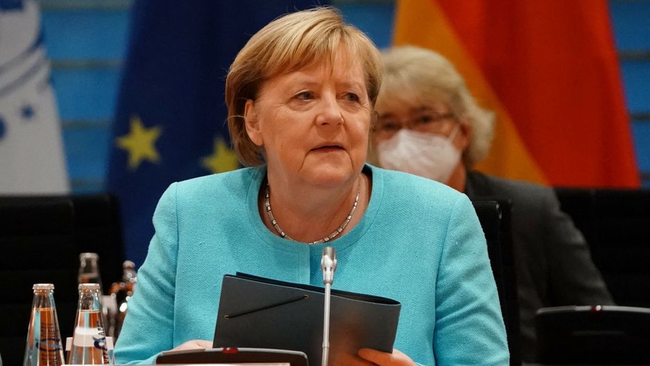 arch47German Chancellor Angela Merkel chairs a meeting with leaders of economic and financial organizations at the Chancellery in Berlin on August 26, 2021. (Photo by POOL / AFP)