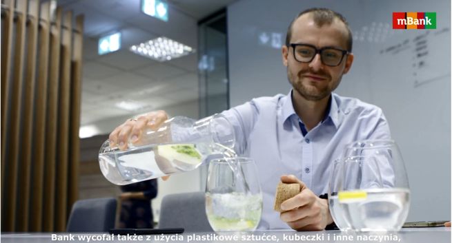 mBank wycofuje z użycia plastikowe butelki i naczynia