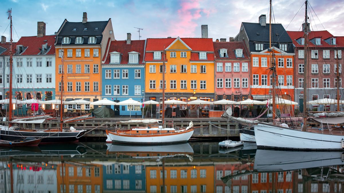 W Danii zniesiono wszystkie restrykcje pandemiczne, mimo rekordowych przyrostów zakażeń 