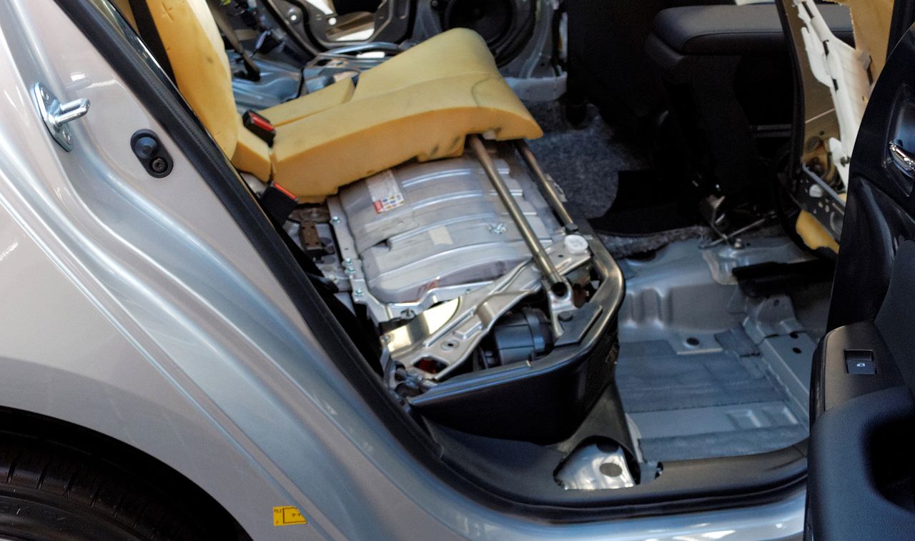 Hybryda plug-in z baterią nowego typu mogłaby przejechać bez spalania paliwa około 100 km