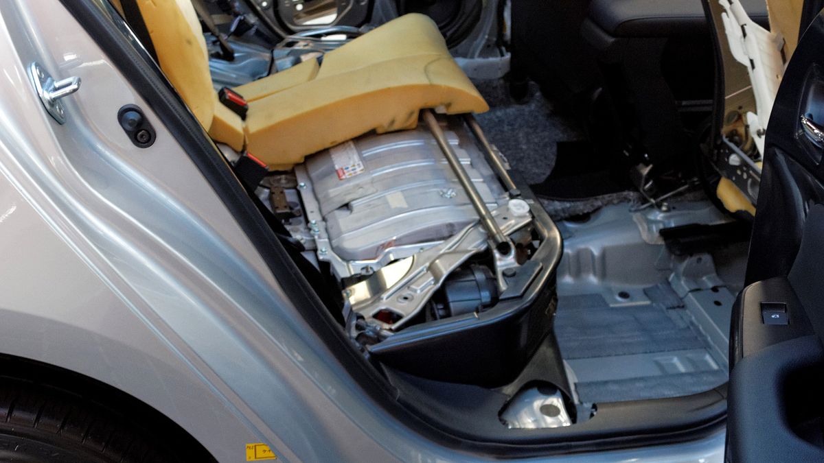 Hybryda plug-in z baterią nowego typu mogłaby przejechać bez spalania paliwa około 100 km