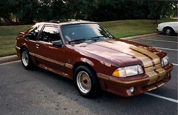 1988 US Mustang - złote dodatki na 25 urodziny