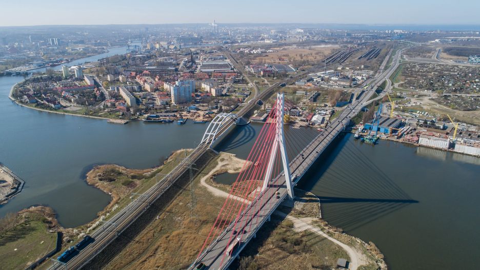 most, brydż, rzeka, architektura, panorama, krajobraz miasta, krajobraz, niebo, morski, podróż, woda, budowa, horyzont, europa, miejski, miasteczko, port, antena, duża litera, trójmiasto, trojmiasto, 3city, city, dron, morze, pomorze