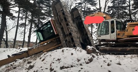 Strzegom. Zderzenie dwóch koparek. Jedna osoba trafiła do szpitala