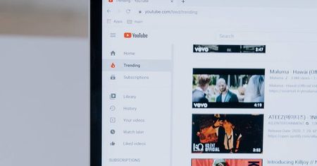 YouTube przywraca ludzkich moderatorów, bo sztuczna inteligencja jest nadgorliwa
