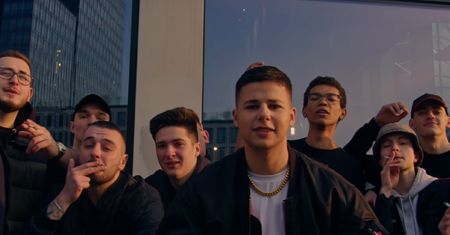 Syn Górniak nagrał teledysk. "Wsiadaj mała do merola"