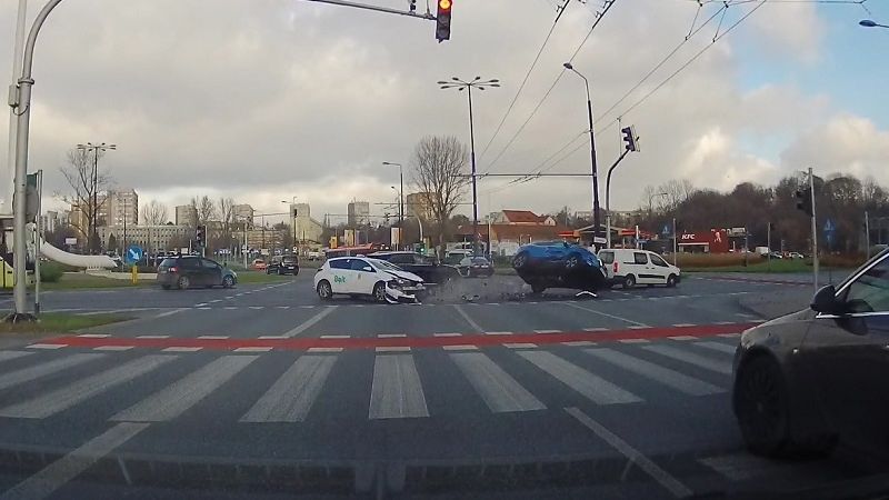 rondo dmowskiego wypadek dachowanie bolt