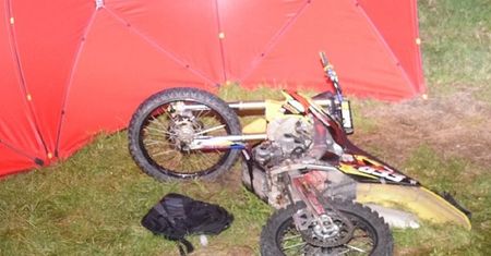 15-latek na motocyklu zderzył się czołowo z samochodem. Tragedia w Małopolsce