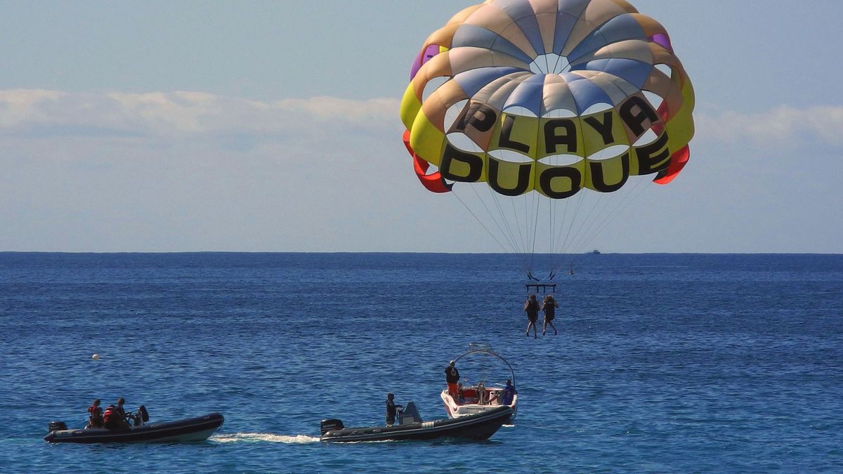 Parasailing - zdjęcie ilustracyjne