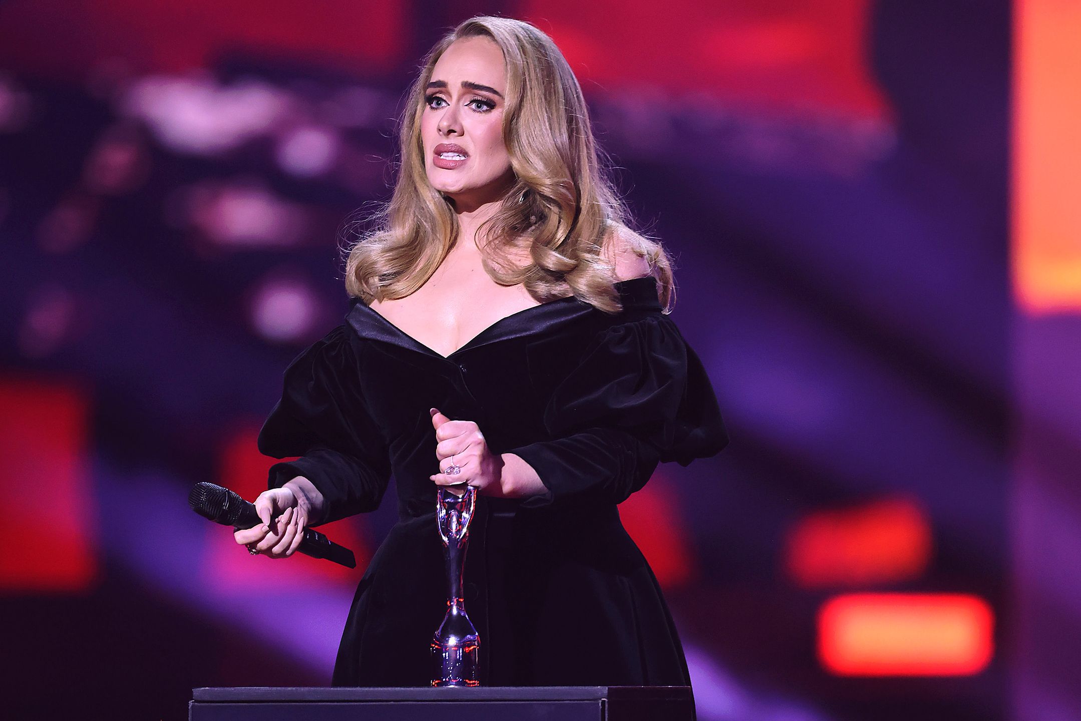 Brit Awards 2022. Adele odbiera nagrodę dla najlepszego artysty