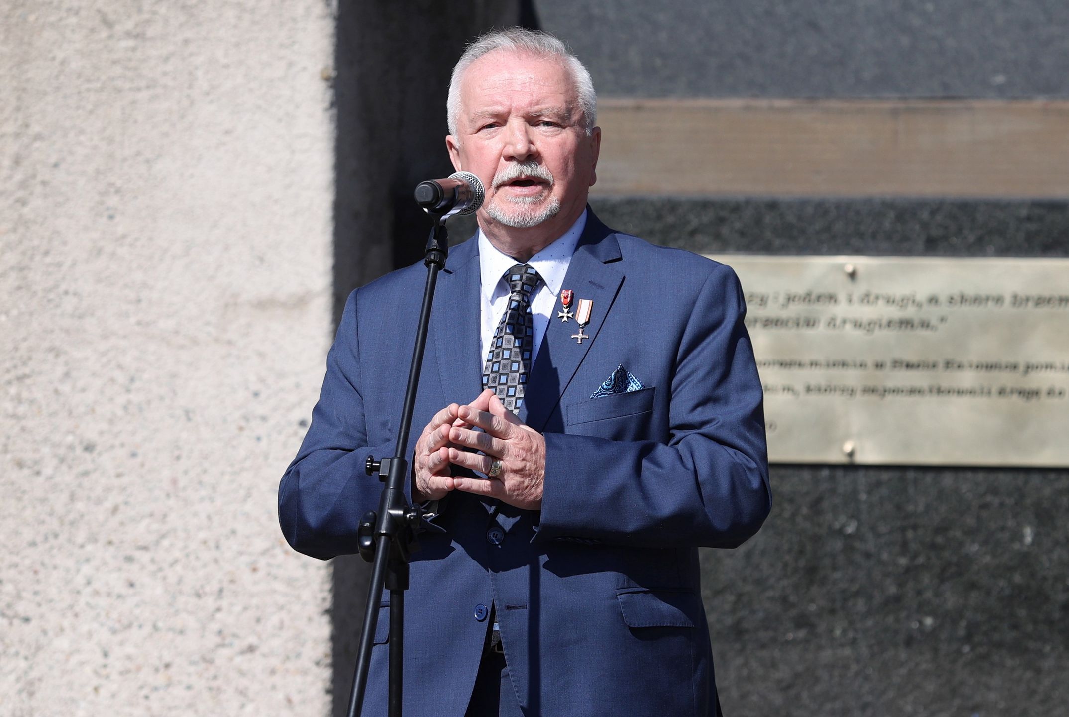 Mówili mu: "Zaszczep się". Legenda Solidarności walczy o życie