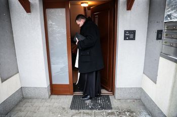 Gorzkie słowa księdza. Tak mówi o kolędzie. "Idę tylko tam, gdzie mnie chcą"