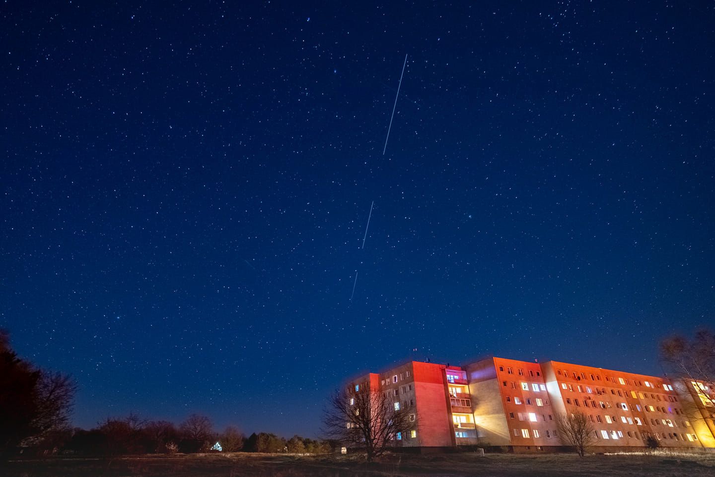 Satelity Elona Muska nad Polską. Czytelnicy pokazali swoje zdjęcia Starlink 4