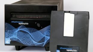 Pierwszy komercyjny napęd holograficzny 1