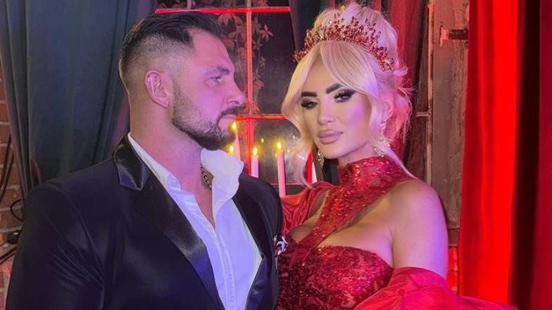 Izabela Macudzińska wdzięczy się na urodzinach kliniki