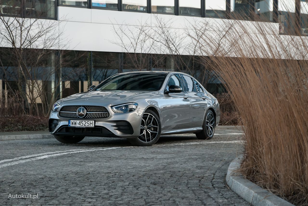 Mercedes oferuje też hybrydy PHEV razem z silnikami Diesla.