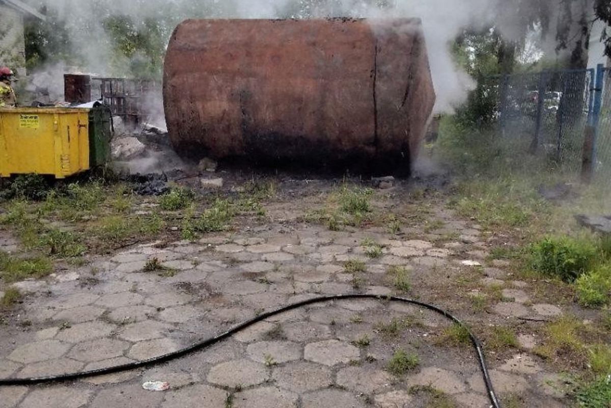 Pożar zbiornika paliwowego na złomowisku w Radzyniu Podlaskim