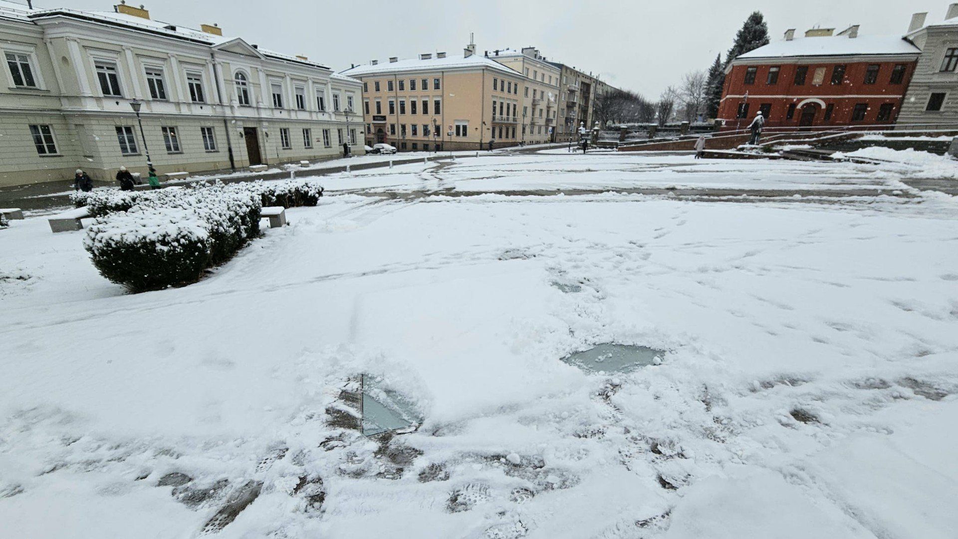 Niemniej, około godziny 9,30 23 listopada, żadnego zabezpieczenia nie było.