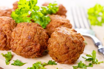 Ciężko o lepsze klopsiki. Ten jarski obiad skusi każdego