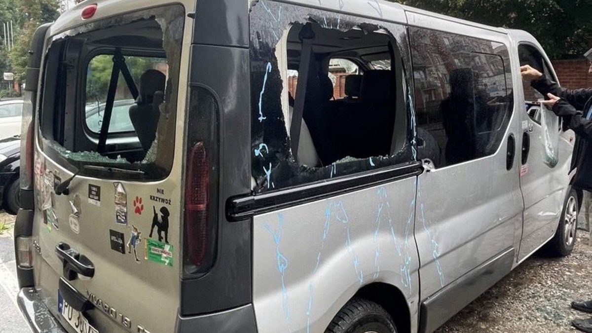 Kilka dni temu w Poznaniu zdemolowano auto kobiety, która wychowuje piątkę dzieci w ramach rodziny zastępczej. 