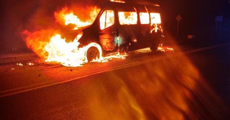 Bus spłonął po zderzeniu z ciężarówką. W aucie byli ludzie