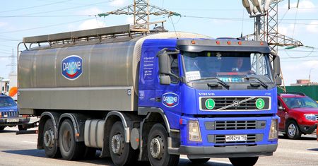 Danone w ogniu krytyki za pozostanie w Rosji. Prezes tłumaczy decyzję firmy