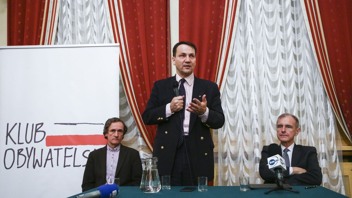 Radoslaw Sikorski at Citizens Club Meeting in KrakowRadoslaw Sikorski, a former Polish Deputy Minister of Foreign Affairs (19982001) and Minister of National Defense (20052007) was a guest of Citizens Club Meeting in Krakow, Poland on 17 December, 2017.  (Photo by Beata Zawrzel/NurPhoto via Getty Images)NurPhotopoland, polish, cracow, krakow, europe, european, politics, klub, obywatelski, politician, radoslaw, sikorski, radek, bogdan, klich