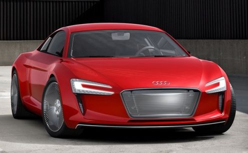 Audi e-Tron z odtwarzanym dźwiękiem silnika