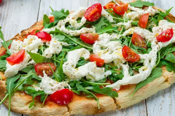 Wielu myśli, że jest zdrowsza od pizzy. Ale czy na pewno?