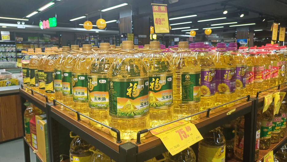 SUQIAN, CHINA - JULY 9, 2024 - Various brands of soybean oil cooking oil are on sale at a supermarket in Suqian, Jiangsu province, China, July 9, 2024. (Photo credit should read CFOTO/Future Publishing via Getty Images)