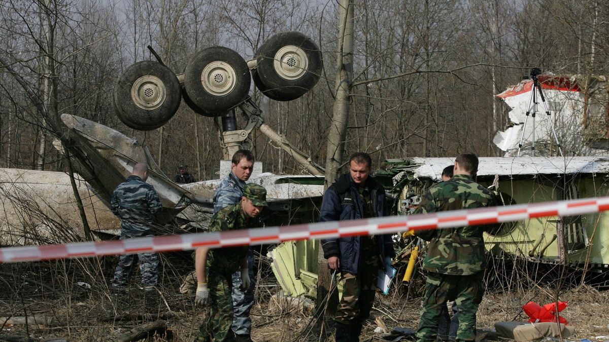 Szcz?tki prezydenckiego samolotu
11.04.2010 Smolensk Katastrofa Prezydenckiego samolotu dzien 2 
fot. Stefan Maszewski/REPORTER
Maszewski/REPORTER