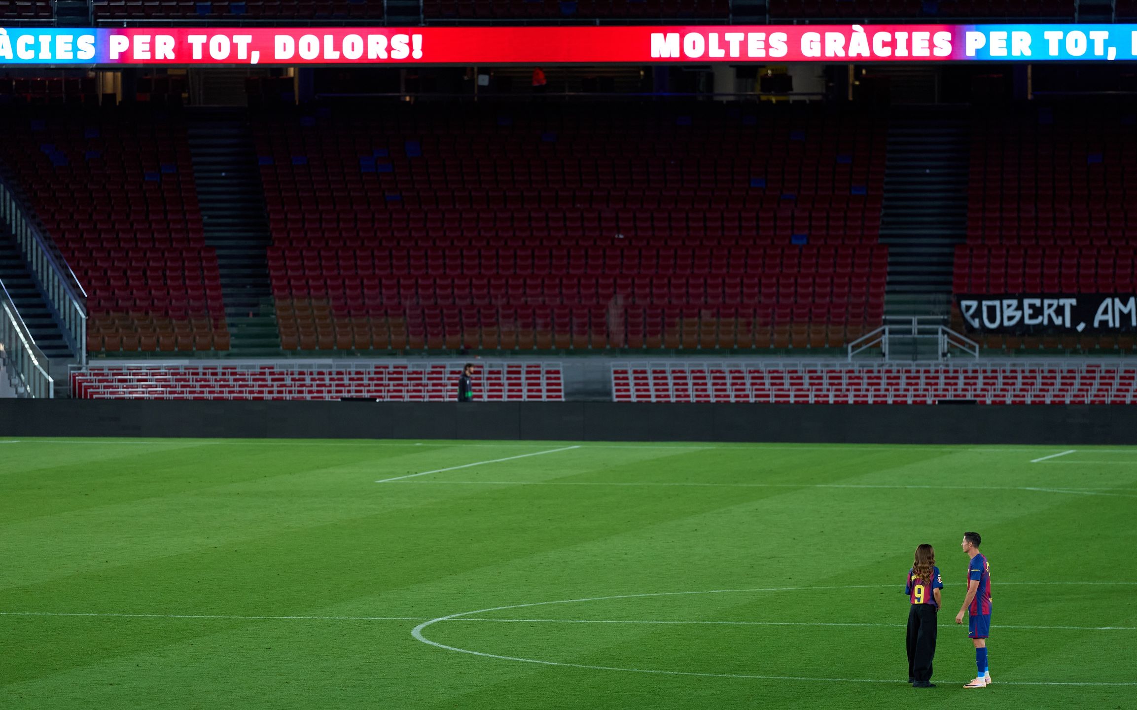 Lewandowscy uchwyceni na pustym Camp Nou