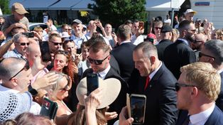 Ściągnęły tłumy. Polacy przyszli obejrzeć wielki pokaz w stolicy