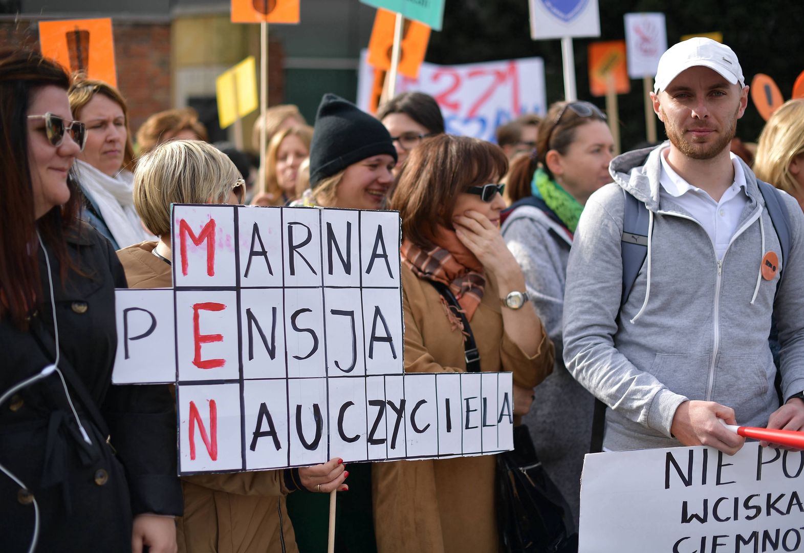 Podwyżki dla nauczycieli. Szykuje się "radykalna" walka o pieniądze