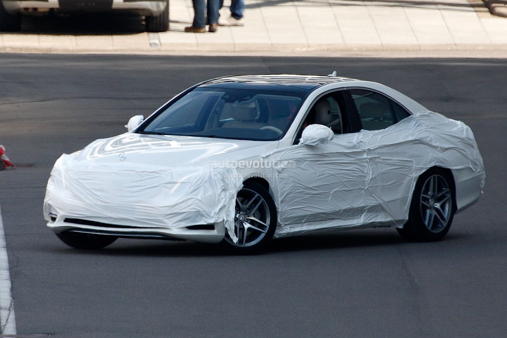 Spy-Shots of Cars - This image has been optimized for a calibrated screen with a Gamma of 2.2 and a colour temperature of 6500??K