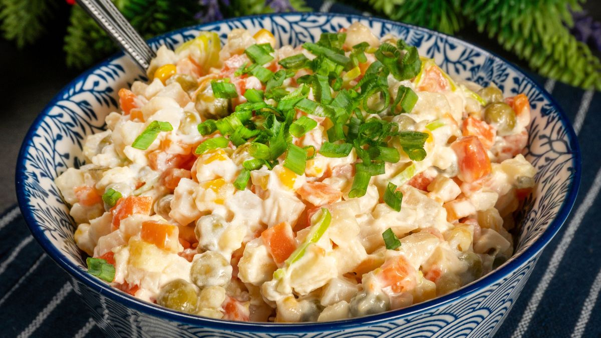 Tradycyjna sałatka jarzynowa – czy pamiętasz jeszcze jej smak?