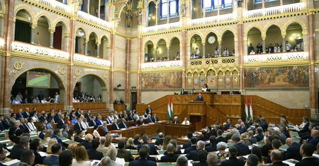 Węgrzy ujawnią akta agentów. Parlament przyjął ustawę