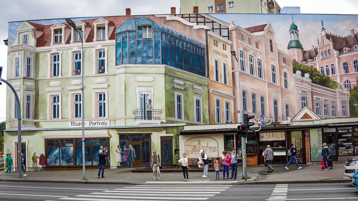 Piła, mieszkańcy, przejście dla pieszych, centrum, mural