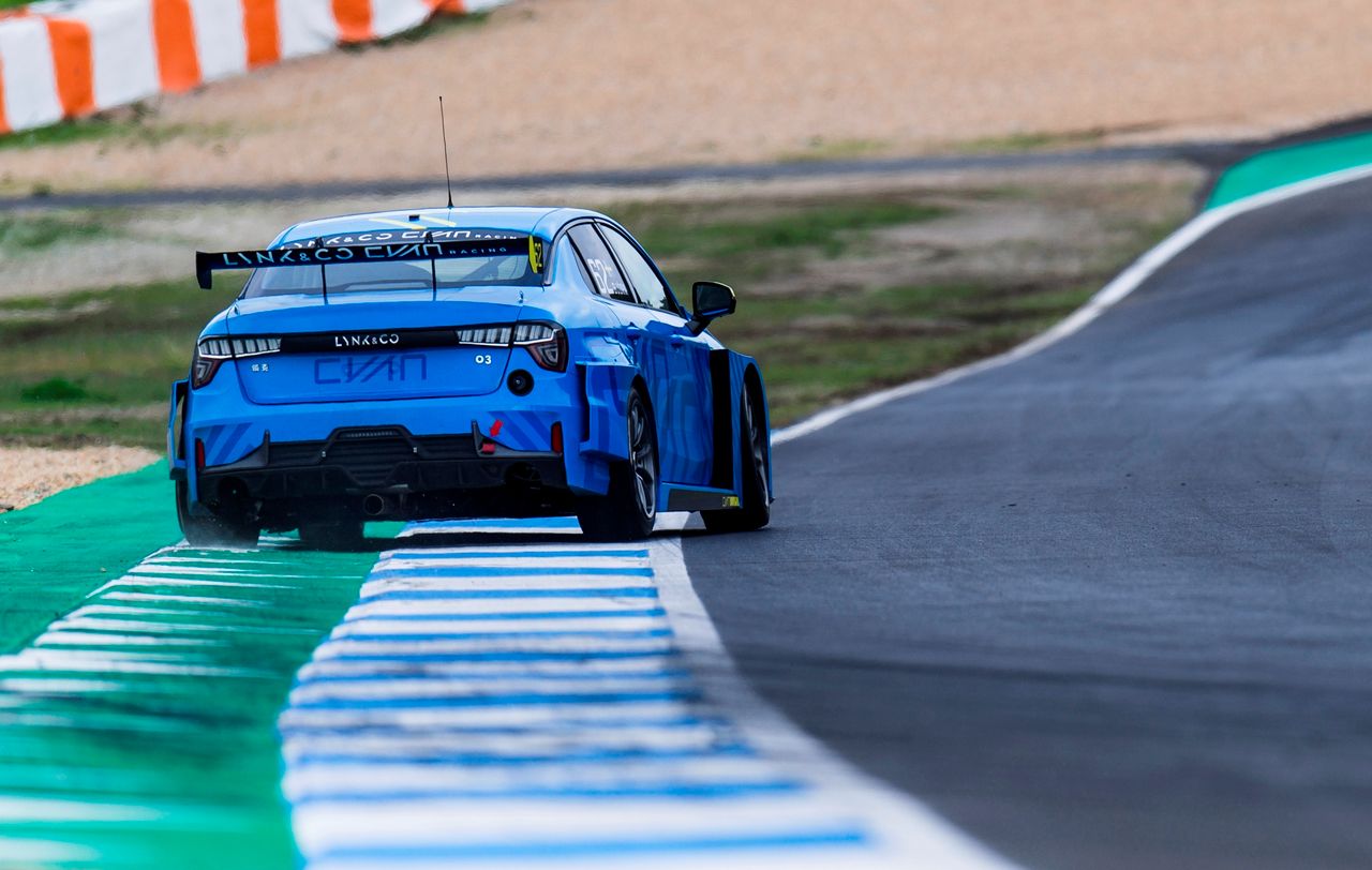 Lynk & Co przejmuje rolę Volvo w motorsporcie. Pierwsze testy chińskiej wyścigówki