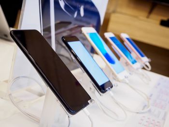 Odnowiony smartfon - kiedy warto kupić i ile naprawdę można oszczędzić?