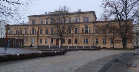 Zabytkowy Pałac Gubernialny w Lublinie od kilku lat stoi opuszczony i niszczeje. Wkrótce zamieni się w luksusowy hotel [ZDJĘCIA]