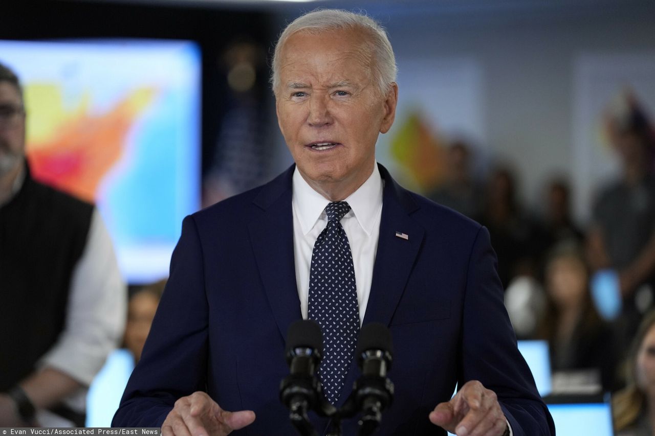 Biden weighs 2024 run as Michelle Obama gains ground