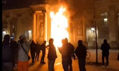 Atak na ratusz. Płomienie miały kilka metrów. Działo się, gdy spałeś