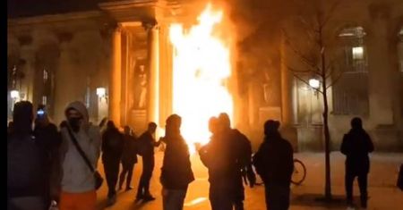 Atak na ratusz. Płomienie miały kilka metrów. Działo się, gdy spałeś