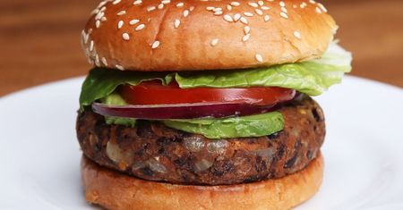 Przepis na wegetariańskie burgery z fasoli