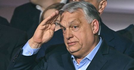 Media: Ludzie Orbana wywożą majątki